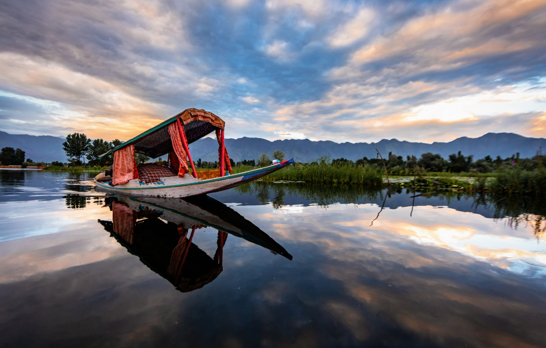 Shikara Ride in Dal lake (At your own cost )